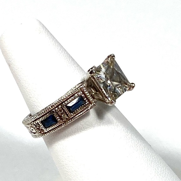 925 Sterling Silver Ring Size 6 CZs Square Clear Blue  Edged Design 7.20g - Picture 11 of 12